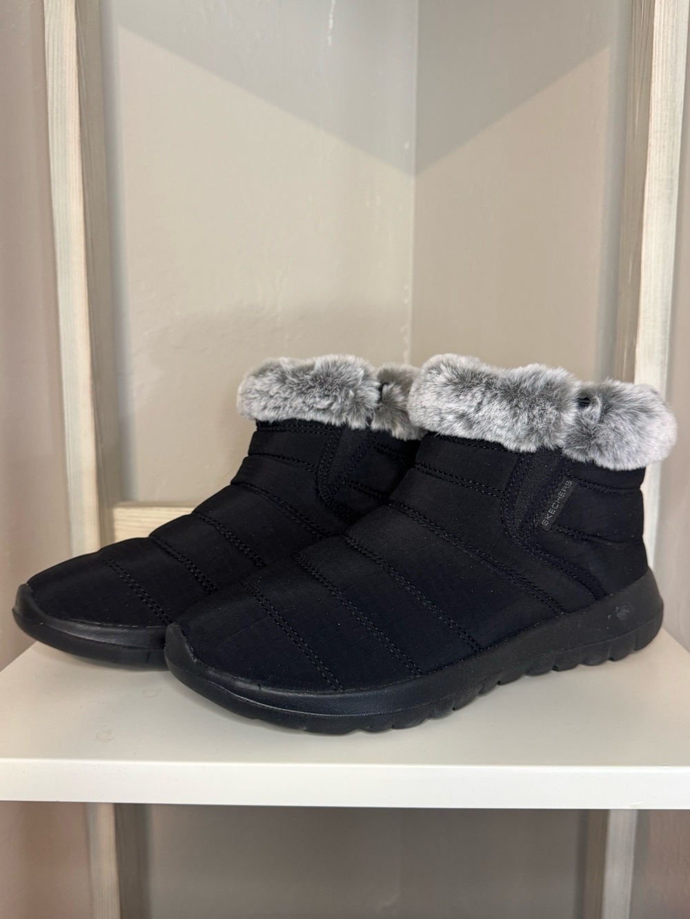 Skechers Women's Black Ankle Winter Boot with Gray Faux-Fur Collar
